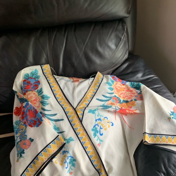 Summer top! - Picture 3 of 4